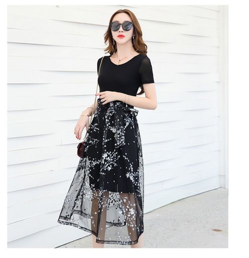 這樣搭配服裝有氣質(zhì)，印花元素讓你變身時(shí)尚名媛